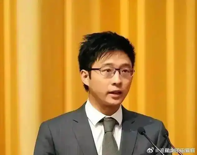 有网友希望郭晶晶能给宗馥莉和霍启山牵个线觉得他们俩挺配的