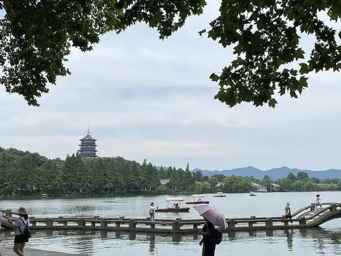 杭州西湖实景图丨今天翻到去西湖玩的照片分清享内下存