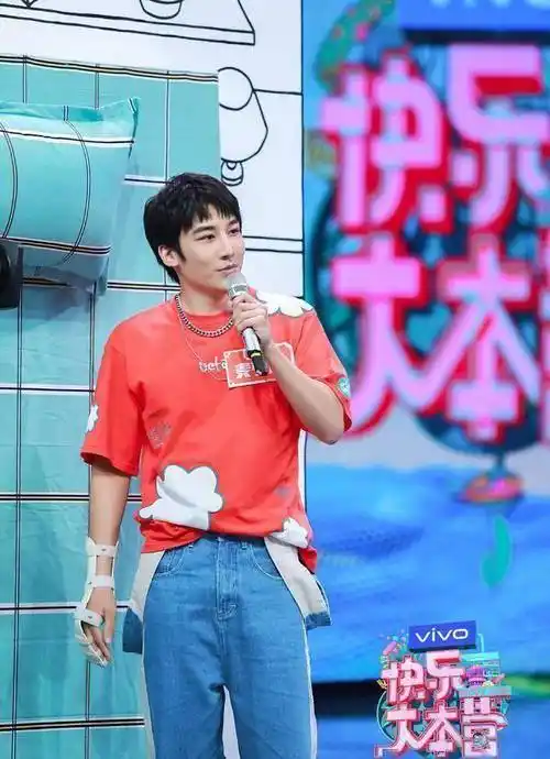 朋友》海西英皇强阵容集结 谢霆锋王祖蓝一杠到底_麦亨利_黄柏煊_化妆