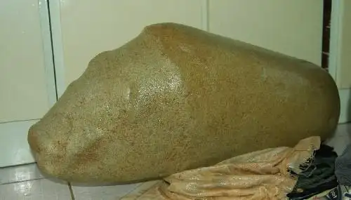 安徽凌家滩遗址发掘出土80公斤重"玉猪"