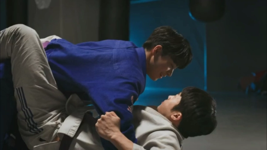 评分88韩国腐剧保镖与少爷的故事超甜he有吻