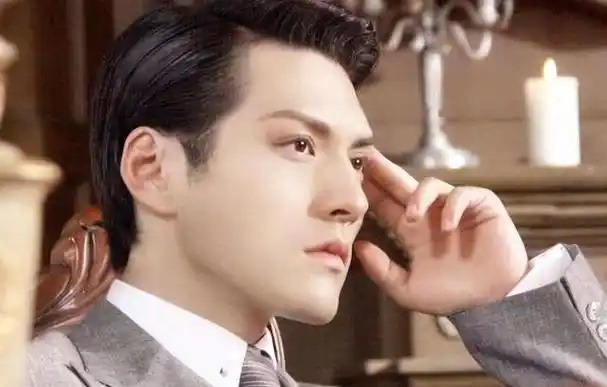 在娱乐圈"演技"与"眼技"同样重要.