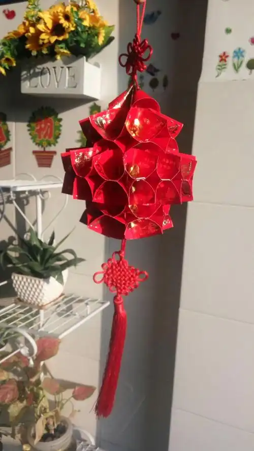 "喜气洋洋迎新春巧用红包做灯笼"