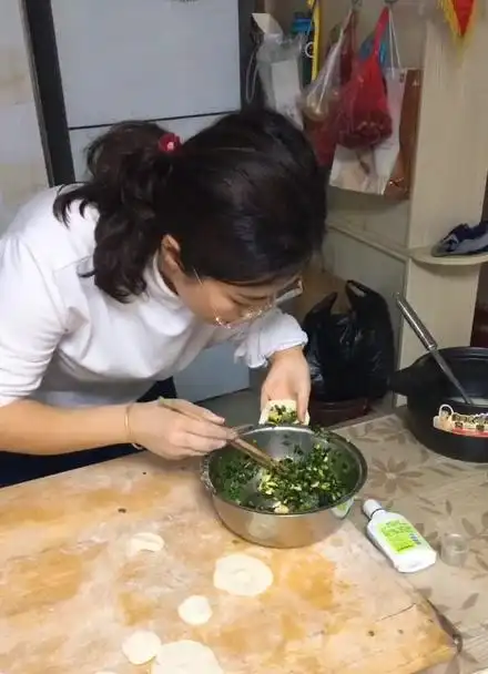 就喜欢看你做饭的样子,美女