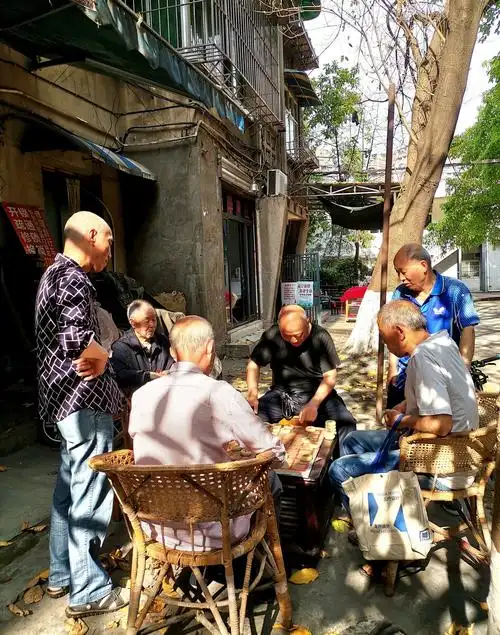 老男人的角斗场新华村里的故事手机抓拍重庆大学a区新华村邻里生活