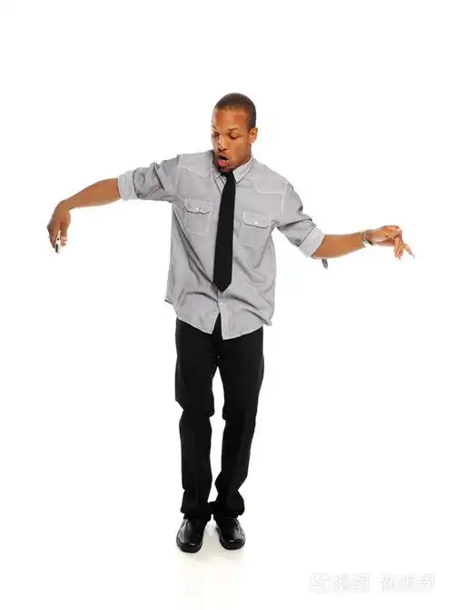 年轻黑人嘻哈舞表演