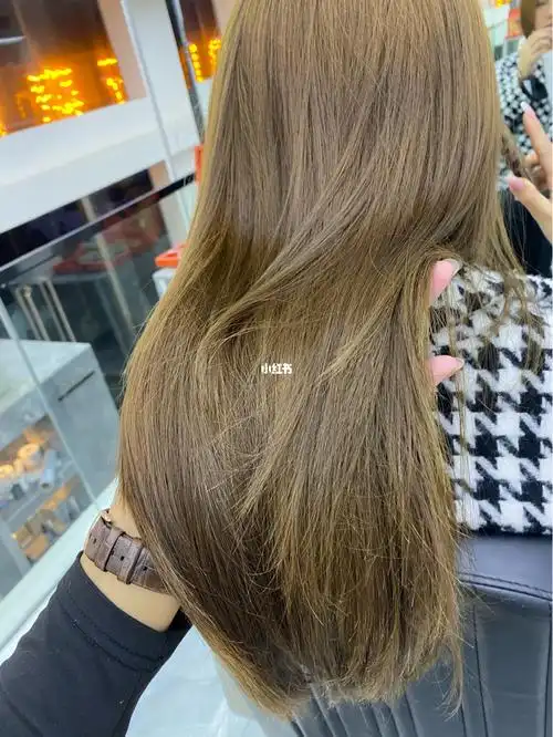 超级显白发色,青棕色今日发色头发颜色推荐发色青棕色头发发色,比较显