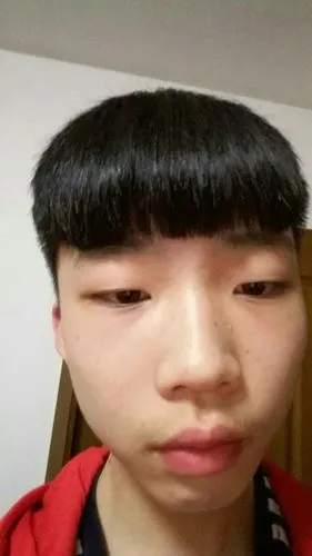 为什么我前面的齐刘海会分开来?我都梳理了好几次了啊