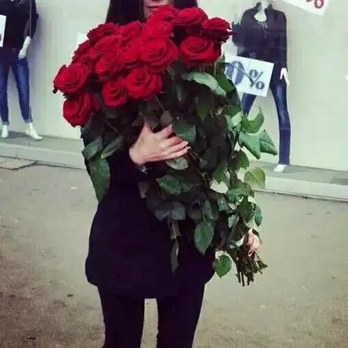 捧花女生头像by失心失肺