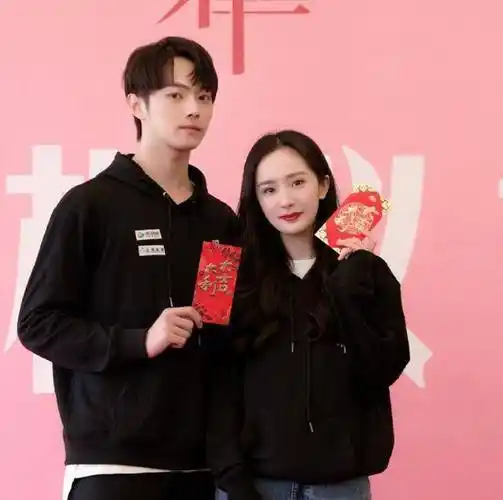 定律》路透曝光,杨幂衣品惨遭吐槽,男女主cp感被质疑_网友_许凯_秦施