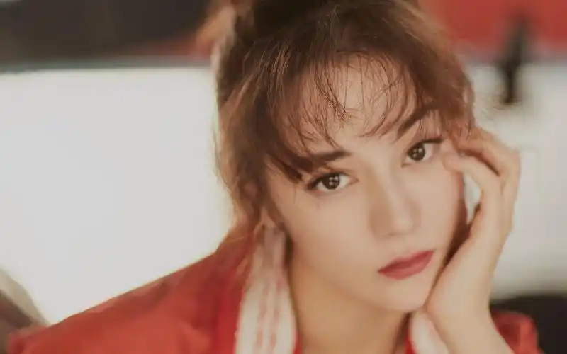 迪丽热巴全年无休一直被人津津乐道,其实没有任何人的成功是轻而易举