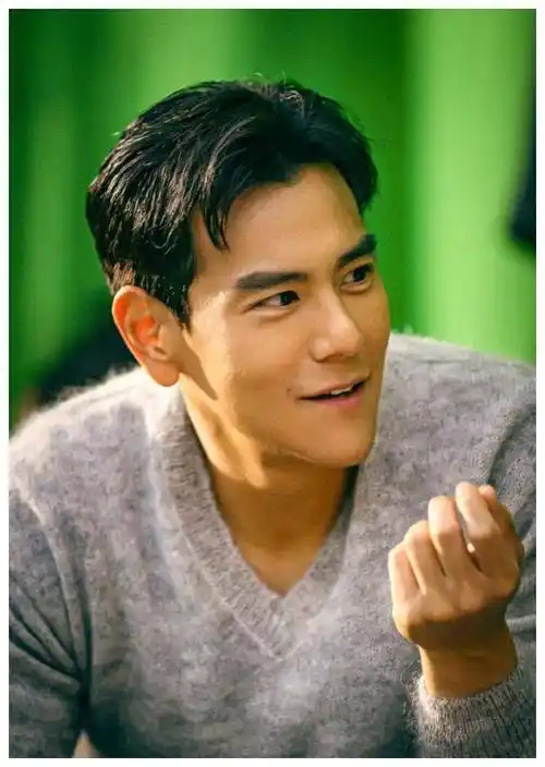 彭于晏42岁驾车出行,女乘客现身惊艳动人!_日本_女子_私生活