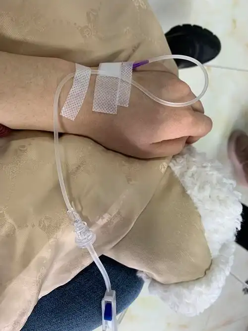 有uu有正在挂吊针的照片吗