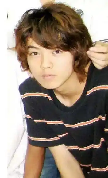 18岁黄渤忍了,18岁鹿晗也忍了,看到18岁雷佳音我忍不了了_岳岳_黄渤帅