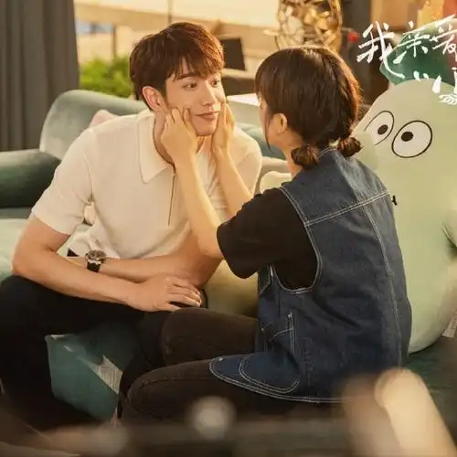 沈月刘以豪"小洁癖"甜度爆表,戏外拍情侣胶片更养眼,真有cp感