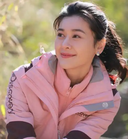 甄锡个人资料简介:曾是模特冠军,嫁给黄海冰甘当贤妻良母,5年生一双