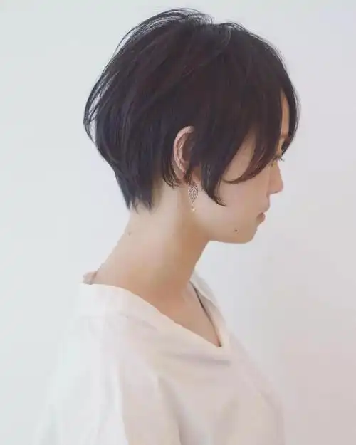 发型欣赏简单时尚干净的女生短发