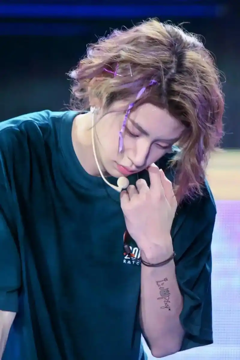 小鬼王琳凯 "琳琳 捂住耳朵 闭上眼睛 向前跑 流言蜚语我 - 抖音