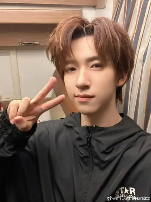 to:宇宙超级无敌第一大帅哥贺峻霖