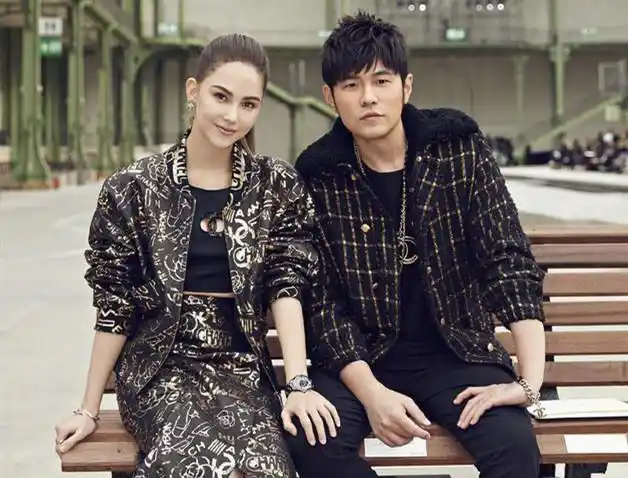 周杰伦昆凌又开始撒狗粮了一起合照被赞有夫妻相同框太恩爱