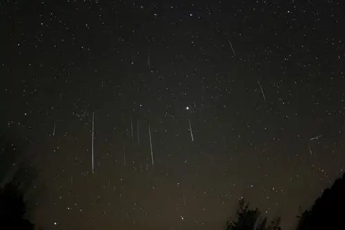 双子座流星雨来了 极大值每小时120颗