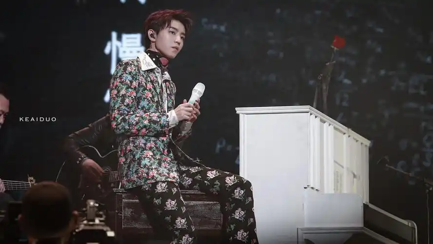 01 王俊凯2019无边界演唱… - 堆糖,美图壁纸兴趣社区