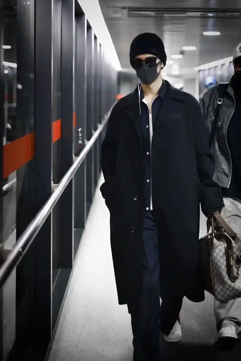 海虾描述出来,我也想不出来到底有多好看.#肖战 #机场穿搭  - 抖音