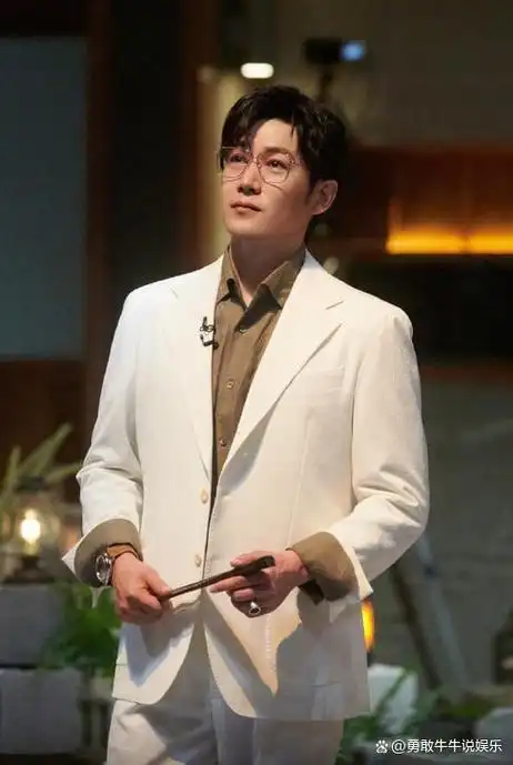 近日,陆毅也要来参加《披荆斩棘3》,一直和自己的老朋友胡兵较劲,笑点