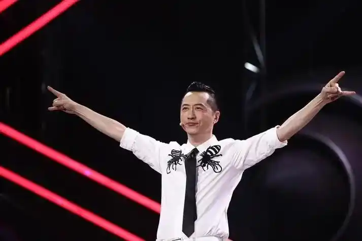 好声音导师现状李健最稳那英汪峰惹争议刘欢霆锋扛住口碑