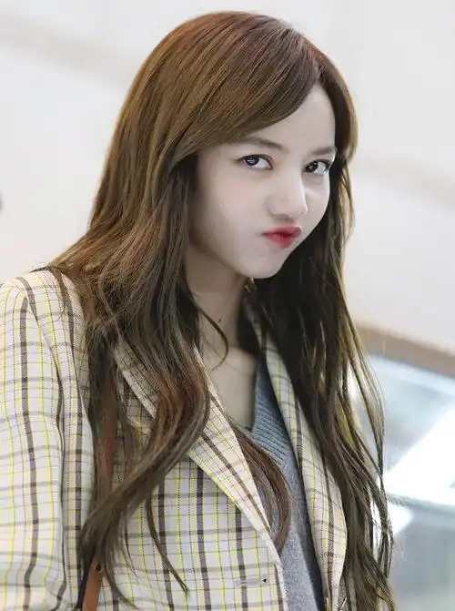 lisa新发型空气刘海(lisa斜刘海又被吐槽)(4)