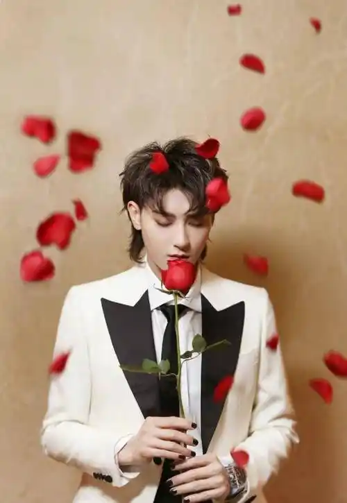 原创黄子韬深夜委屈发文我真的头疼加牙疼也没写什么过分夸张的词啊