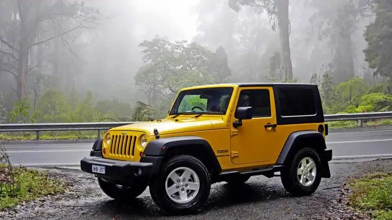 suv主要是指一些设计比较前卫,造型新颖的四驱越野车.