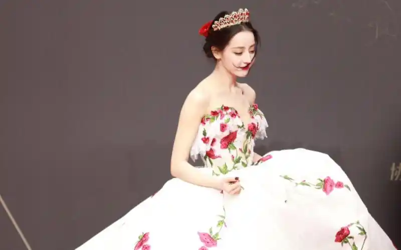 迪丽热巴2020腾讯星光大赏迪丽热巴红毯cut合集