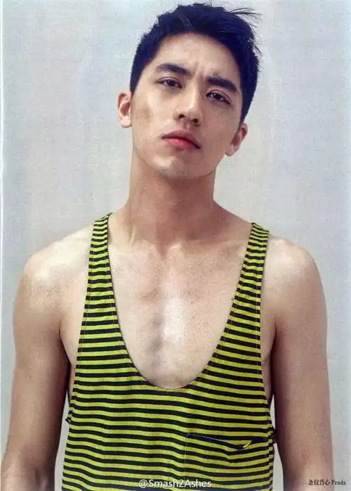 当然我粥也是一个相当man的人 高中玩重金属 敢在镜头前呛狗仔