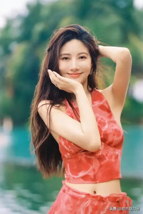 大胸姐吴优泳装生日照