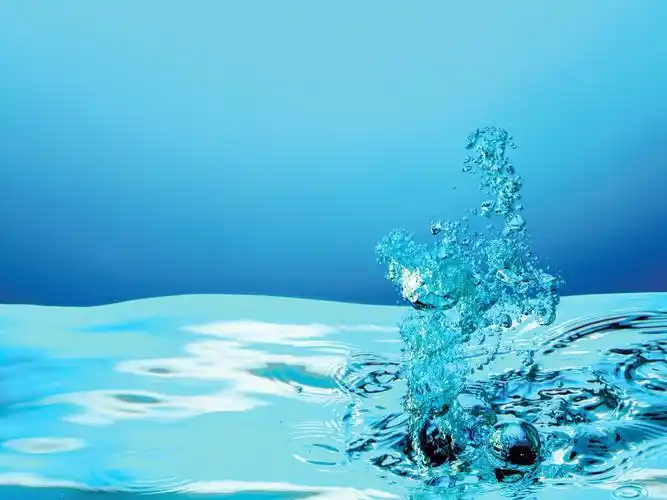 > || 更新时间:2018-11-24 颜色分 银色 关键词:  唯美图片 水的韵律