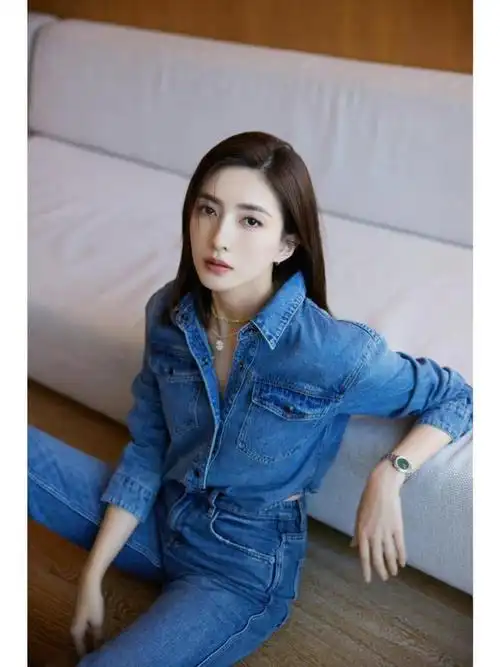 168的"江疏影"又带火了极简穿搭:牛仔衬衫 牛仔裤,高级又洋气