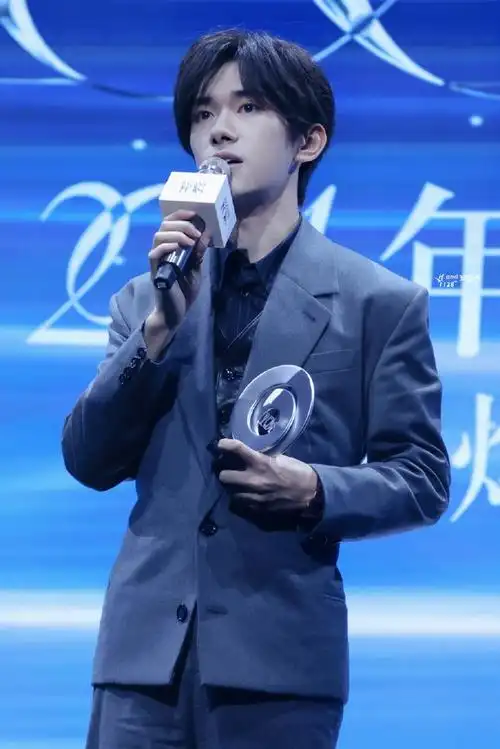 易烊千玺电影小小的我##易烊千玺闪光成影