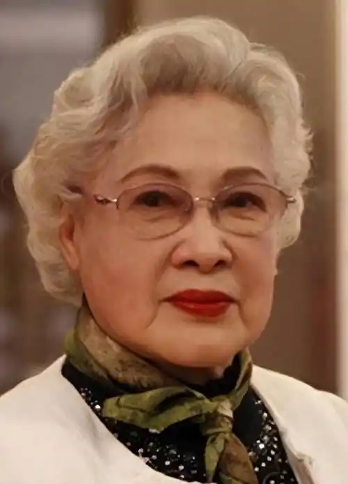 秦怡成名后有泪水丈夫儿子相继离世她的生活状况怎样