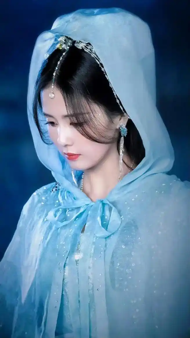 长月烬明妆造服饰@白鹿篇.高清剧照,图来自微博@伊颜熙#古 - 抖音