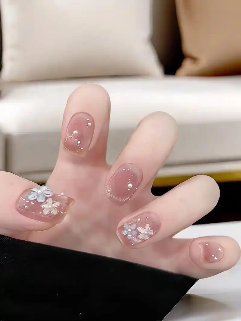 新美甲look01巨显白短款花花超有氛围感百搭穿戴甲.