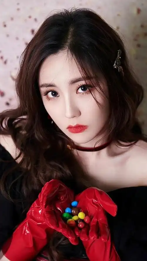 王艺瑾时尚写真:青春靓丽,性感妩媚__财经头条