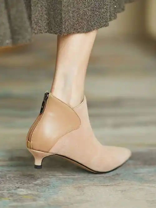 低跟短靴女尖头猫跟及踝靴2022冬季新款高跟鞋真皮3厘米小跟裸靴