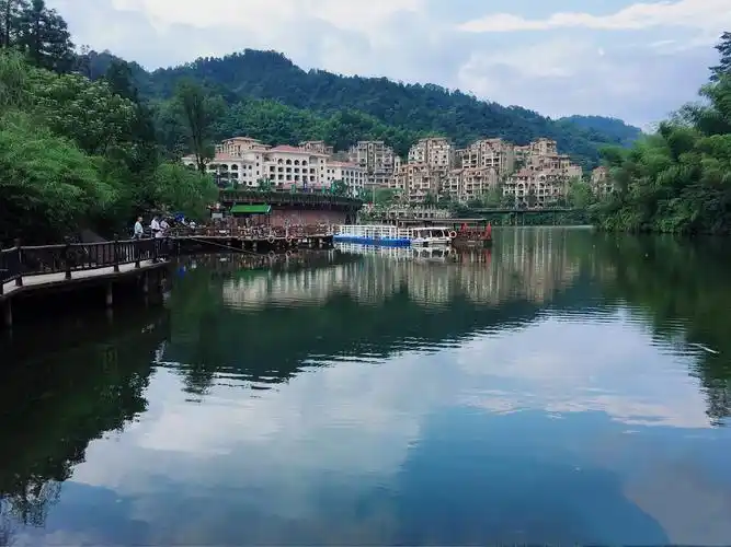 贵州遵义赤水天鹅堡森林公园游记