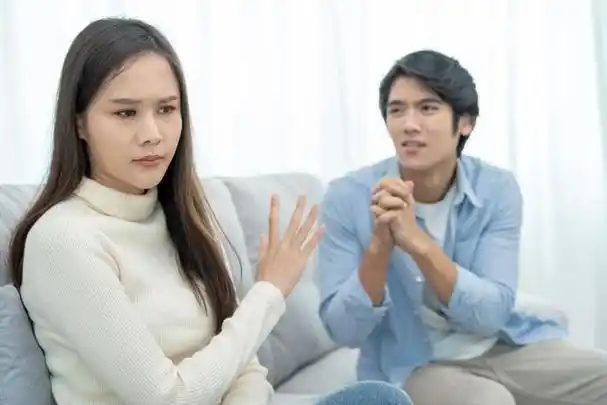 丈夫变心我要求离婚他却挽留我反手打给小三快把你男人带走