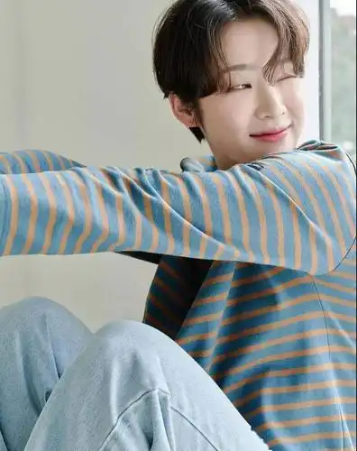 露耳超短发减龄绝对的神