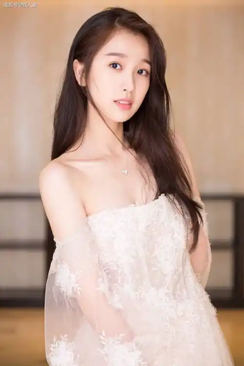 就连称呼被喊大了他也会不高兴,这说明他的女朋友选择还是很正常,而且