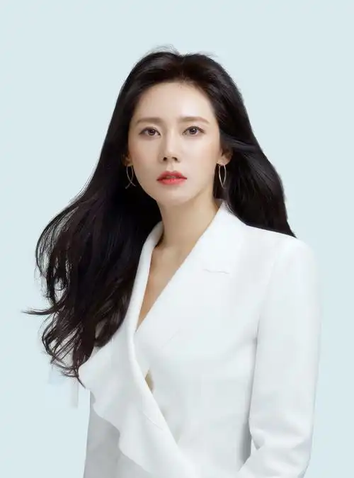 丸碧品牌正式官宣国际巨星秋瓷炫为品牌代言人