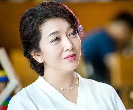 江姗15张精美的照片