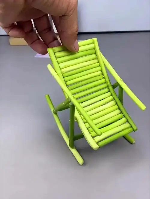 蒜台制作的小躺椅